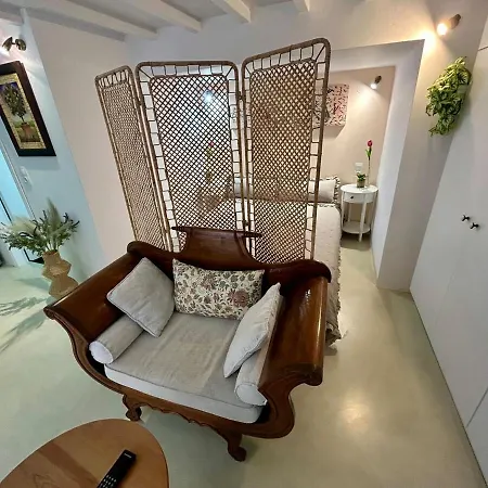 Traditional Wood And Stone Apartment Ermoupoli