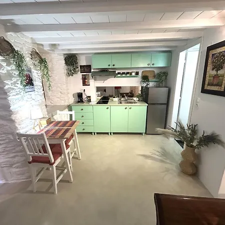 Traditional Wood And Stone Apartment Ermoupoli